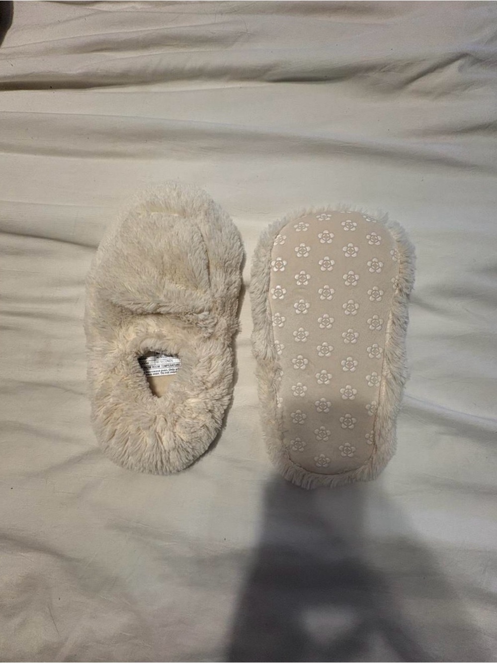 Cozy Faux-Fur Women’s Slip-On Slippers in Cream